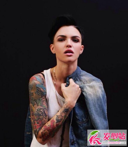 最帅短发女生ruby rose 帅到能掰弯别的女生