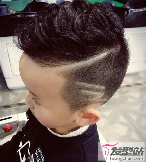 发型站 流行发型 儿童发型   比较胖的小男孩适合的发型,整体的剪裁