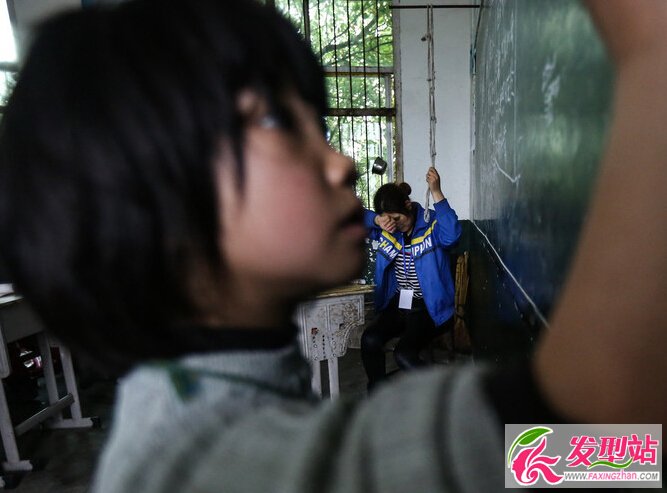 湖北大冶49岁教师朱幼芳无法站立拉绳上课农村教师朱幼芳个人资料