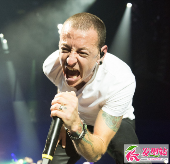 林肯公园 Linkin Park 主唱查斯特 贝宁顿遭性侵自杀身亡 查斯特死亡始末及真实原因 发型站