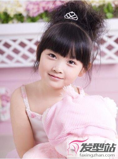 儿童齐刘海发型扎法甜美文静变身小公主