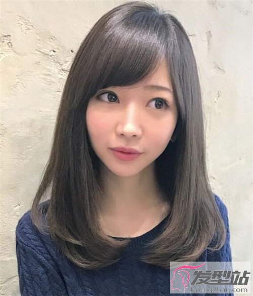 也适合v字刘海,是一款温柔甜美的发型,发尾层次修剪得内扣线条更显瘦