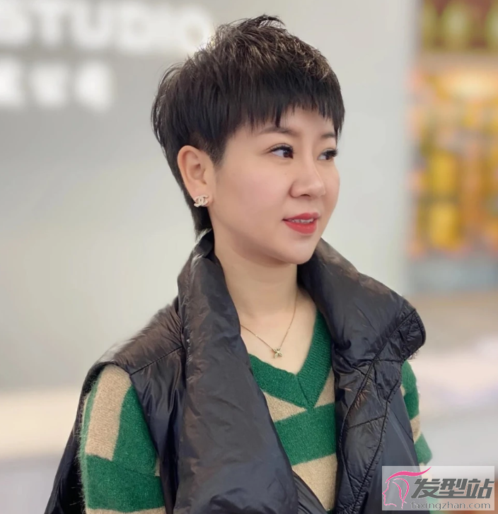 中老年女人剪什么发型显年轻 9款不用烫的发型 时尚大气又减龄 时尚发型 发型站