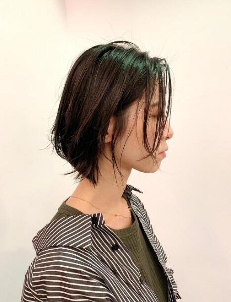 日韩女生流行短发发型图片 减去长发变成短发女神 