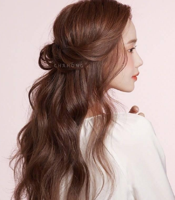 韩国女生扎头发发型图片