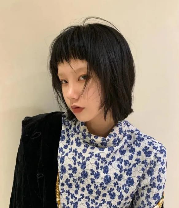 女生短刘海发型图片眉上刘海发型洋气减龄