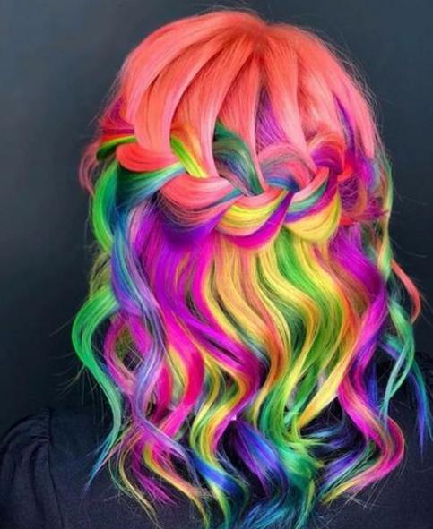 女生彩虹染发图片超个性彩虹色头发美到爆炸